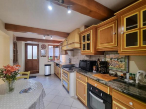 Gîte cosy avec cour privée, 2 chambres, cuisine équipée, TV, WiFi – Saint-Germain-Laval - FR-1-496-120